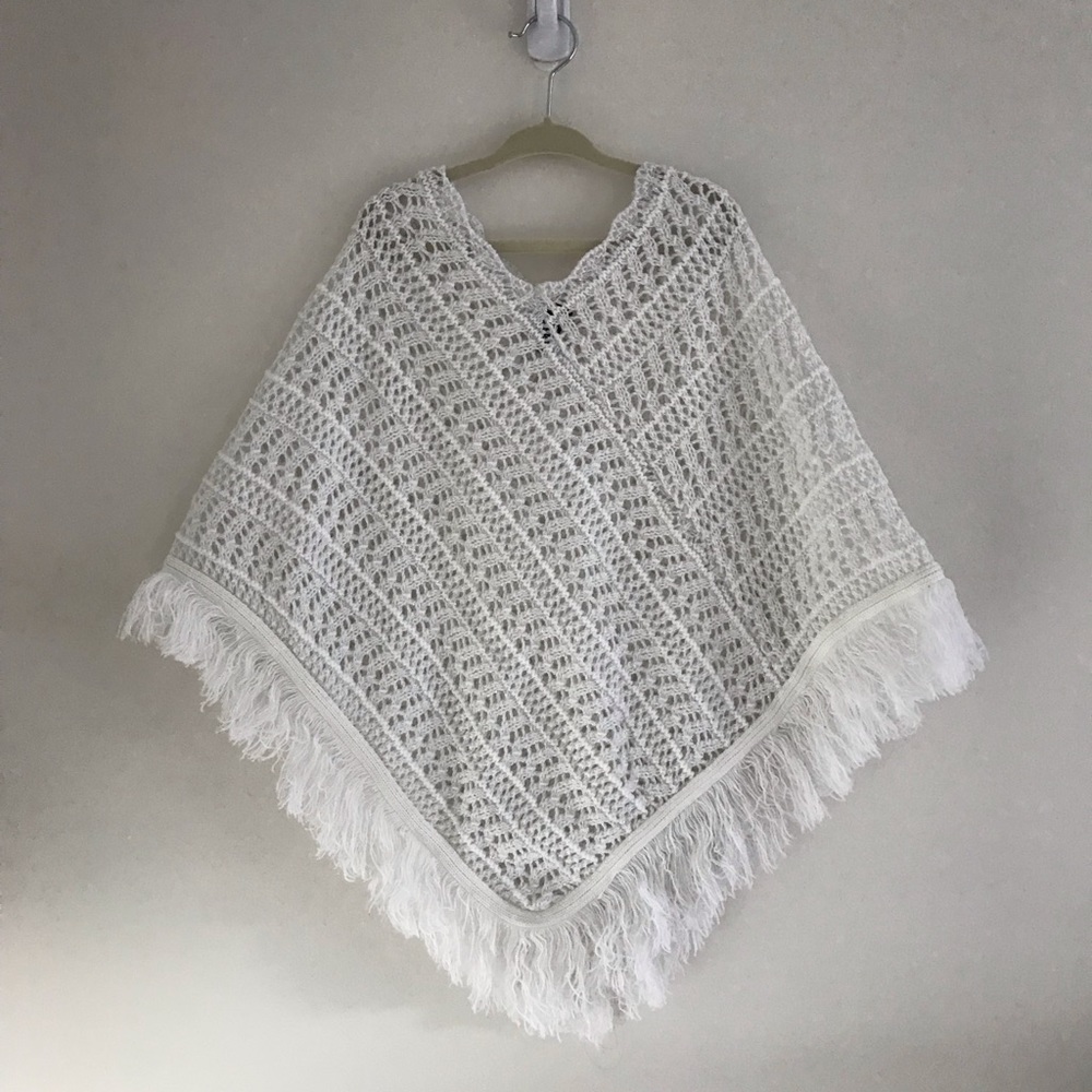 Girls knitted poncho
